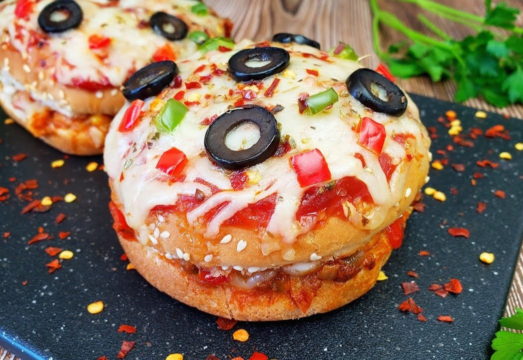 Pizza Burger (Chaipanti Cafe)