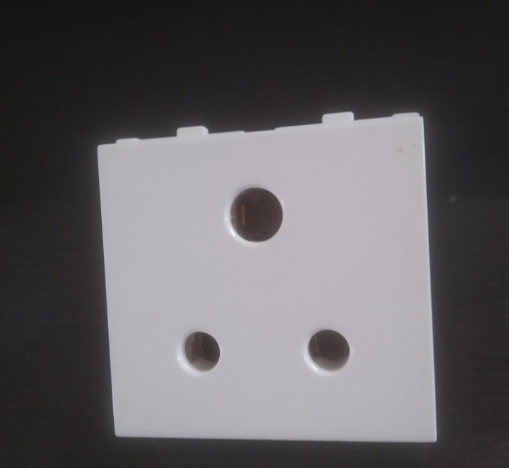 Anchor Penta 3 Pin Round Socket (W/O Shutter)