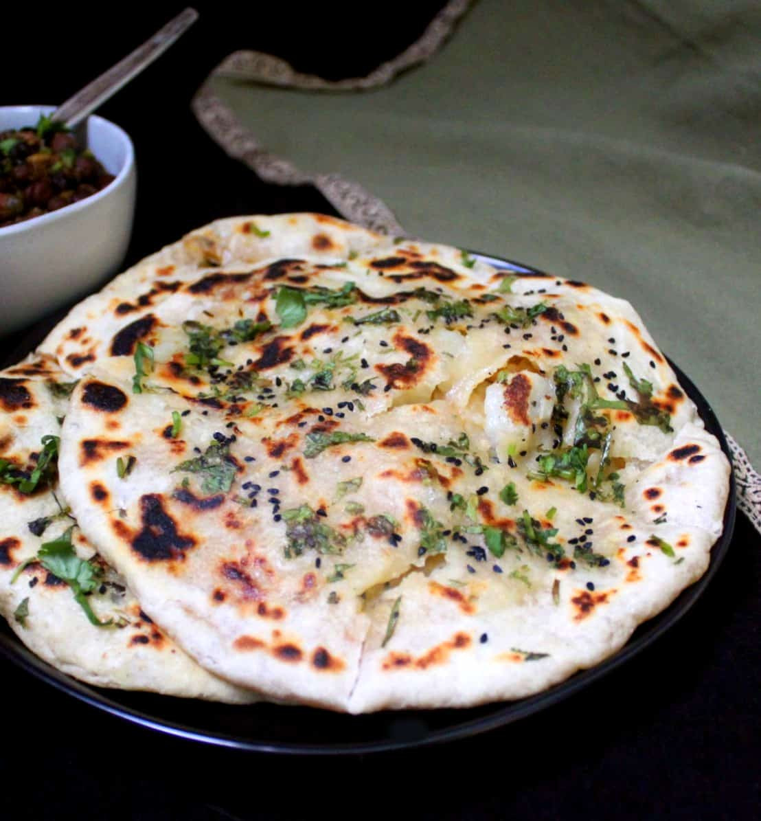 Aloo Kulcha (Moti Mahal)